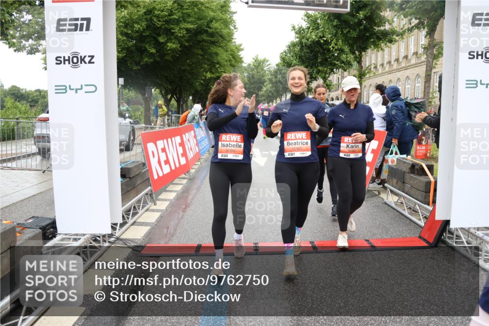 14.06.2026 - REWE Women's Run Strokosch-Dieckow http://msf.ph/oto/9762750 14.06.2026 11:12:46 Ziel 5009, 5088, 5089, 5090, 5100, 5191, 5325, 5555, 5612, 5671, 5785 meine-sportfotos.de