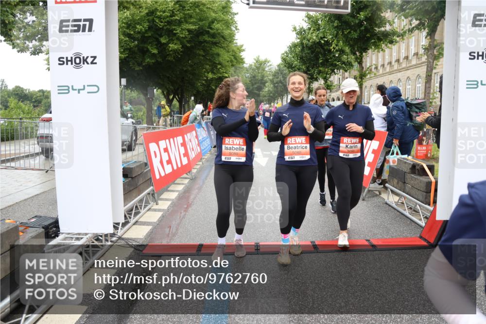 14.06.2026 - REWE Women's Run Strokosch-Dieckow http://msf.ph/oto/9762760 14.06.2026 11:12:46 Ziel 5009, 5088, 5089, 5090, 5100, 5191, 5325, 5555, 5612, 5671, 5785 meine-sportfotos.de
