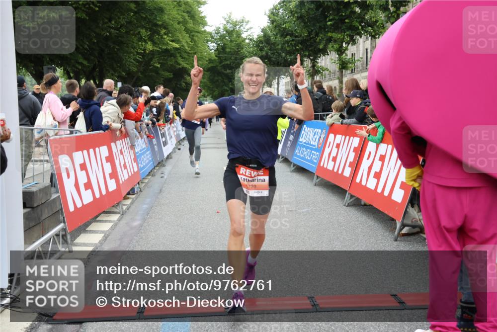 14.06.2026 - REWE Women's Run Strokosch-Dieckow http://msf.ph/oto/9762761 14.06.2026 10:58:09 Ziel 5047, 5132, 5581, 5661, 5686, 5729 meine-sportfotos.de