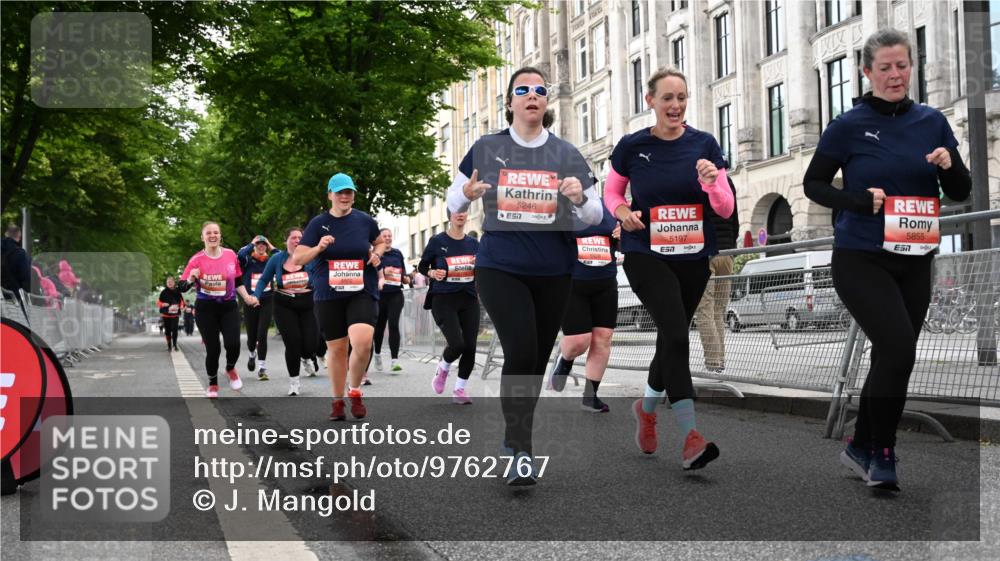 14.06.2026 - REWE Women's Run J. Mangold http://msf.ph/oto/9762767 14.06.2026 11:09:33 Ziel 5060, 5061, 5063, 5145, 5197, 5246, 5472, 5559, 5770, 5855, 5902, 5926 meine-sportfotos.de
