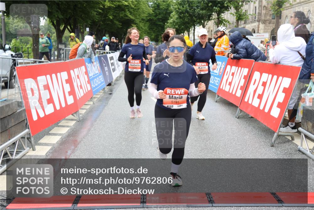 14.06.2026 - REWE Women's Run Strokosch-Dieckow http://msf.ph/oto/9762806 14.06.2026 11:12:44 Ziel 5009, 5088, 5089, 5090, 5097, 5100, 5105, 5191, 5325, 5555, 5612, 5658, 5671, 5959 meine-sportfotos.de
