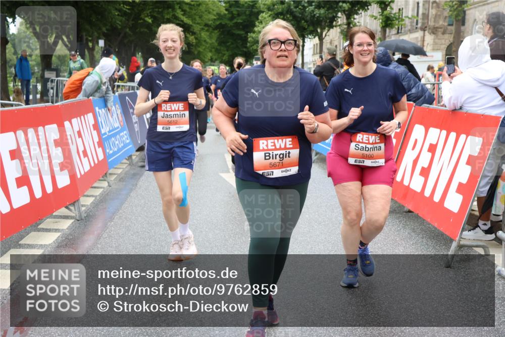 14.06.2026 - REWE Women's Run Strokosch-Dieckow http://msf.ph/oto/9762859 14.06.2026 11:12:41 Ziel 5088, 5089, 5097, 5100, 5105, 5191, 5302, 5555, 5612, 5658, 5671, 5959 meine-sportfotos.de