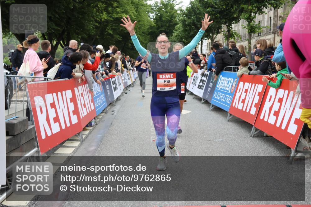 14.06.2026 - REWE Women's Run Strokosch-Dieckow http://msf.ph/oto/9762865 14.06.2026 10:58:08 Ziel 5047, 5132, 5581, 5661, 5686, 5729 meine-sportfotos.de