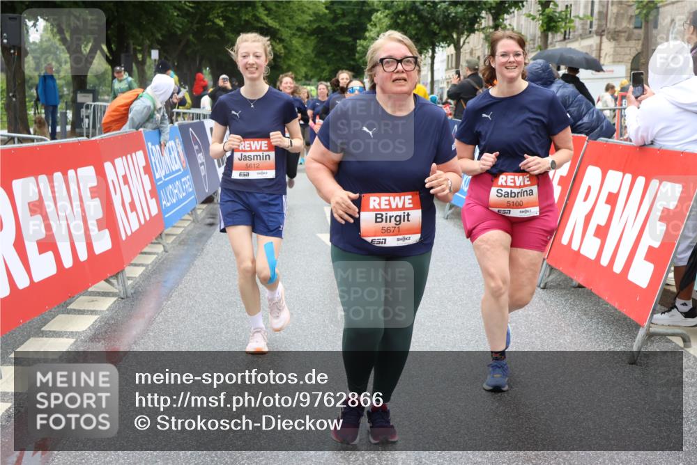14.06.2026 - REWE Women's Run Strokosch-Dieckow http://msf.ph/oto/9762866 14.06.2026 11:12:41 Ziel 5088, 5089, 5097, 5100, 5105, 5191, 5302, 5555, 5612, 5658, 5671, 5959 meine-sportfotos.de