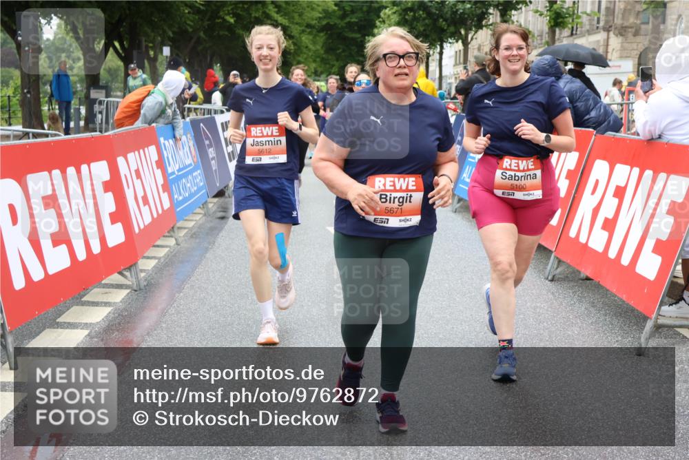 14.06.2026 - REWE Women's Run Strokosch-Dieckow http://msf.ph/oto/9762872 14.06.2026 11:12:41 Ziel 5088, 5089, 5097, 5100, 5105, 5191, 5302, 5555, 5612, 5658, 5671, 5959 meine-sportfotos.de