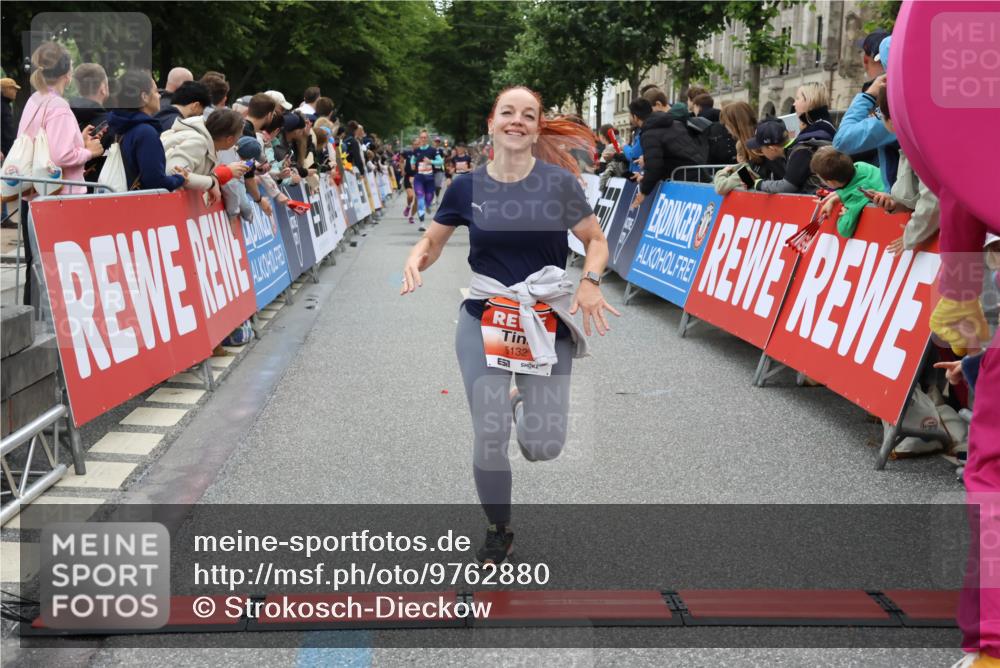 14.06.2026 - REWE Women's Run Strokosch-Dieckow http://msf.ph/oto/9762880 14.06.2026 10:58:02 Ziel 5132 meine-sportfotos.de