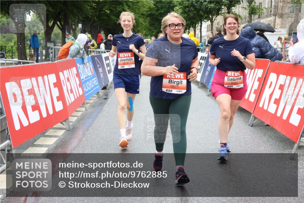 14.06.2026 - REWE Women's Run Strokosch-Dieckow http://msf.ph/oto/9762885 14.06.2026 11:12:41 Ziel 5088, 5089, 5097, 5100, 5105, 5191, 5302, 5555, 5612, 5658, 5671, 5959 meine-sportfotos.de