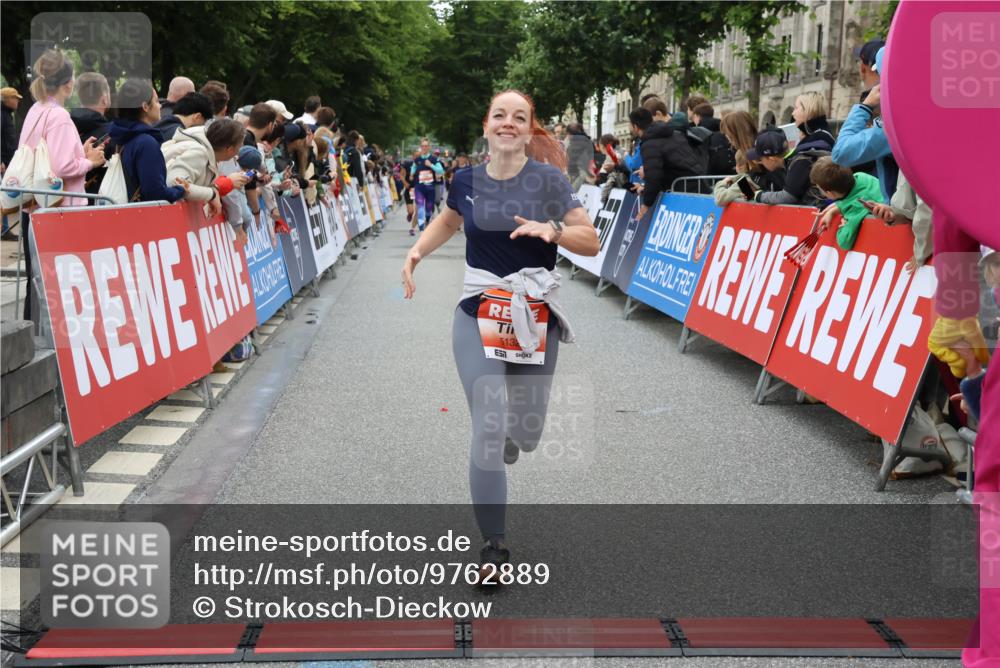 14.06.2026 - REWE Women's Run Strokosch-Dieckow http://msf.ph/oto/9762889 14.06.2026 10:58:02 Ziel 5132 meine-sportfotos.de