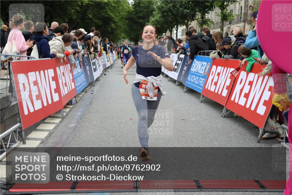 14.06.2026 - REWE Women's Run Strokosch-Dieckow http://msf.ph/oto/9762902 14.06.2026 10:58:02 Ziel 5132 meine-sportfotos.de