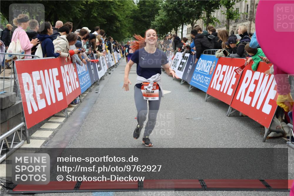 14.06.2026 - REWE Women's Run Strokosch-Dieckow http://msf.ph/oto/9762927 14.06.2026 10:58:02 Ziel 5132 meine-sportfotos.de