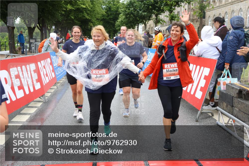 14.06.2026 - REWE Women's Run Strokosch-Dieckow http://msf.ph/oto/9762930 14.06.2026 11:12:36 Ziel 5097, 5105, 5302, 5555, 5658, 5959 meine-sportfotos.de