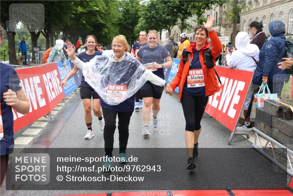 14.06.2026 - REWE Women's Run Strokosch-Dieckow http://msf.ph/oto/9762943 14.06.2026 11:12:36 Ziel 5097, 5105, 5302, 5555, 5658, 5959 meine-sportfotos.de