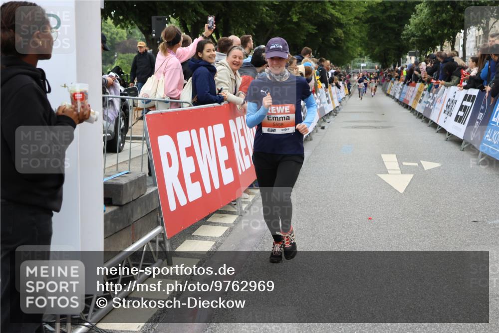 14.06.2026 - REWE Women's Run Strokosch-Dieckow http://msf.ph/oto/9762969 14.06.2026 10:57:52 Ziel 5394, 5598, 5905 meine-sportfotos.de
