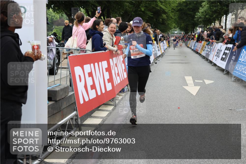 14.06.2026 - REWE Women's Run Strokosch-Dieckow http://msf.ph/oto/9763003 14.06.2026 10:57:51 Ziel 5394, 5396, 5598, 5904, 5905 meine-sportfotos.de