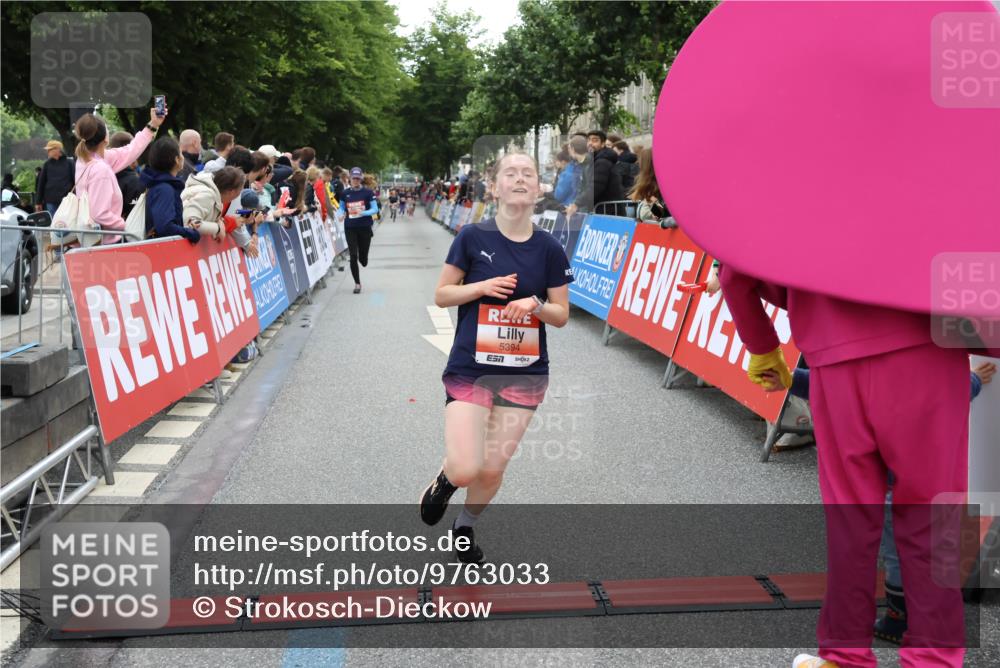 14.06.2026 - REWE Women's Run Strokosch-Dieckow http://msf.ph/oto/9763033 14.06.2026 10:57:49 Ziel 5280, 5394, 5396, 5598, 5904, 5905 meine-sportfotos.de