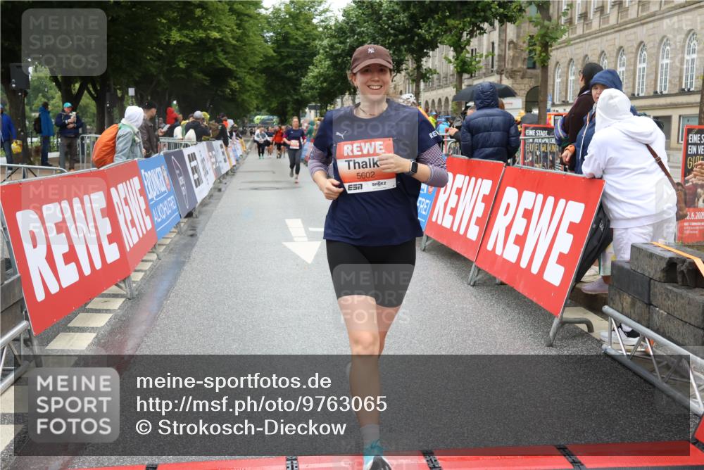 14.06.2026 - REWE Women's Run Strokosch-Dieckow http://msf.ph/oto/9763065 14.06.2026 11:12:16 Ziel 5159, 5215, 5400, 5401, 5602, 5922 meine-sportfotos.de
