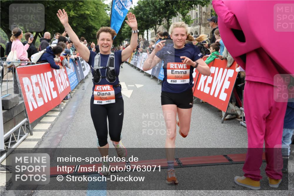 14.06.2026 - REWE Women's Run Strokosch-Dieckow http://msf.ph/oto/9763071 14.06.2026 10:57:43 Ziel 5202, 5255, 5280, 5381, 5396, 5712, 5778, 5904, 5905, 5924 meine-sportfotos.de