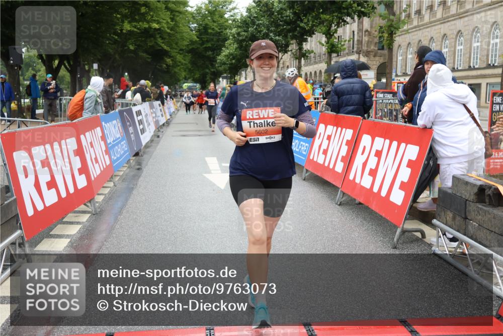 14.06.2026 - REWE Women's Run Strokosch-Dieckow http://msf.ph/oto/9763073 14.06.2026 11:12:16 Ziel 5159, 5215, 5400, 5401, 5602, 5922 meine-sportfotos.de
