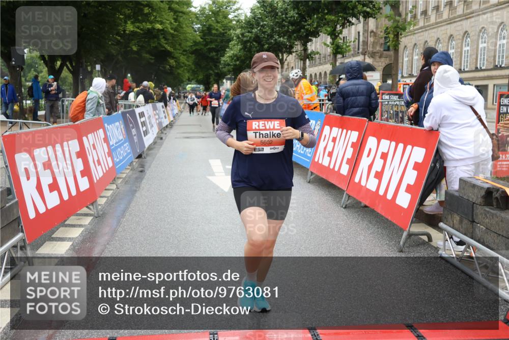 14.06.2026 - REWE Women's Run Strokosch-Dieckow http://msf.ph/oto/9763081 14.06.2026 11:12:16 Ziel 5159, 5215, 5400, 5401, 5602, 5922 meine-sportfotos.de