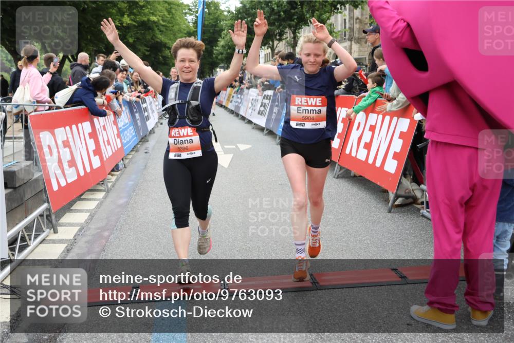 14.06.2026 - REWE Women's Run Strokosch-Dieckow http://msf.ph/oto/9763093 14.06.2026 10:57:43 Ziel 5202, 5255, 5280, 5381, 5396, 5712, 5778, 5904, 5905, 5924 meine-sportfotos.de