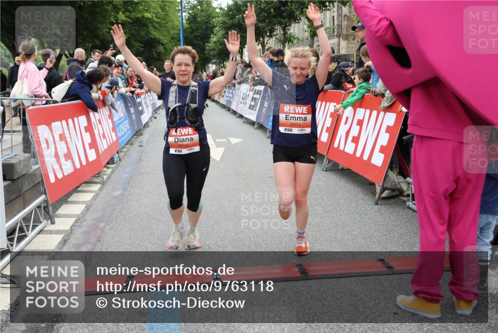 14.06.2026 - REWE Women's Run Strokosch-Dieckow http://msf.ph/oto/9763118 14.06.2026 10:57:43 Ziel 5202, 5255, 5280, 5381, 5396, 5712, 5778, 5904, 5905, 5924 meine-sportfotos.de