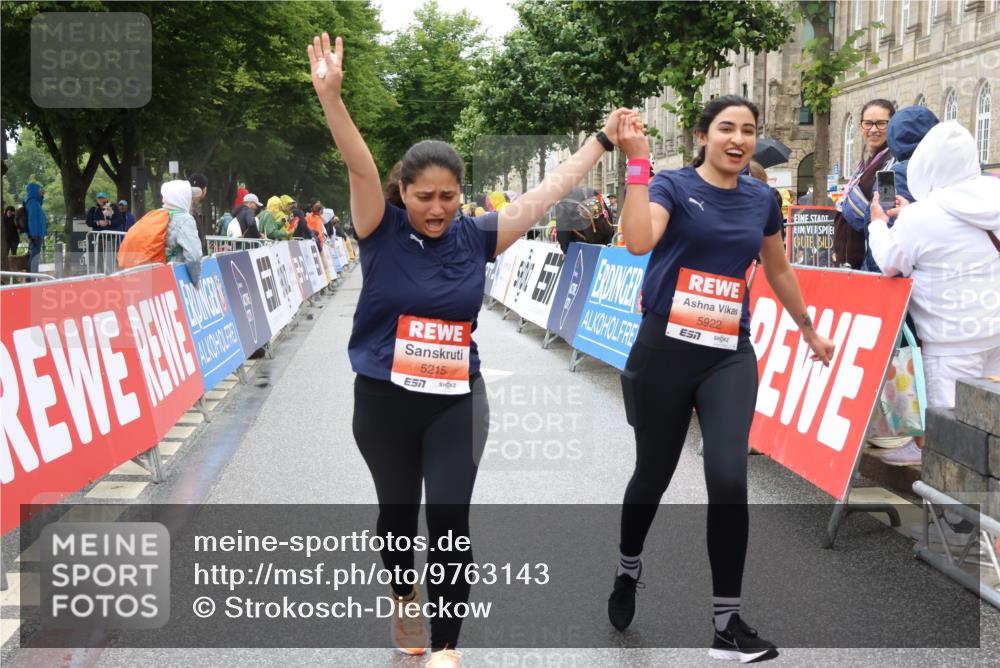 14.06.2026 - REWE Women's Run Strokosch-Dieckow http://msf.ph/oto/9763143 14.06.2026 11:12:11 Ziel 5159, 5215, 5362, 5400, 5401, 5922 meine-sportfotos.de