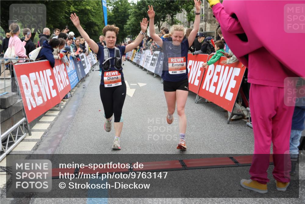 14.06.2026 - REWE Women's Run Strokosch-Dieckow http://msf.ph/oto/9763147 14.06.2026 10:57:43 Ziel 5202, 5255, 5280, 5381, 5396, 5712, 5778, 5904, 5905, 5924 meine-sportfotos.de