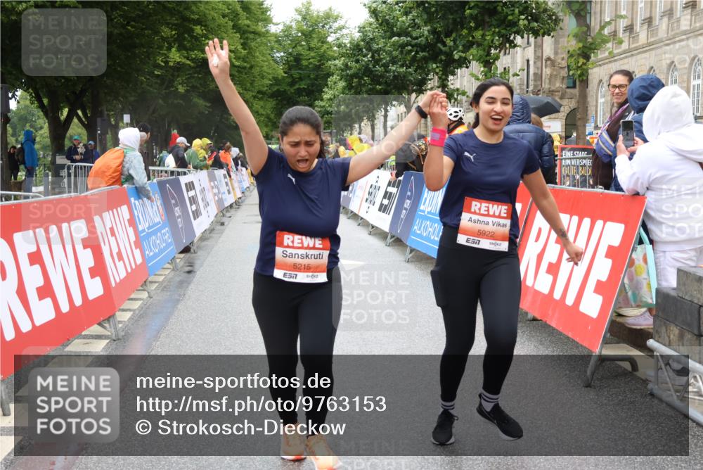 14.06.2026 - REWE Women's Run Strokosch-Dieckow http://msf.ph/oto/9763153 14.06.2026 11:12:11 Ziel 5159, 5215, 5362, 5400, 5401, 5922 meine-sportfotos.de