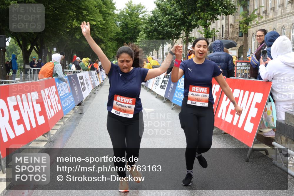 14.06.2026 - REWE Women's Run Strokosch-Dieckow http://msf.ph/oto/9763163 14.06.2026 11:12:11 Ziel 5159, 5215, 5362, 5400, 5401, 5922 meine-sportfotos.de