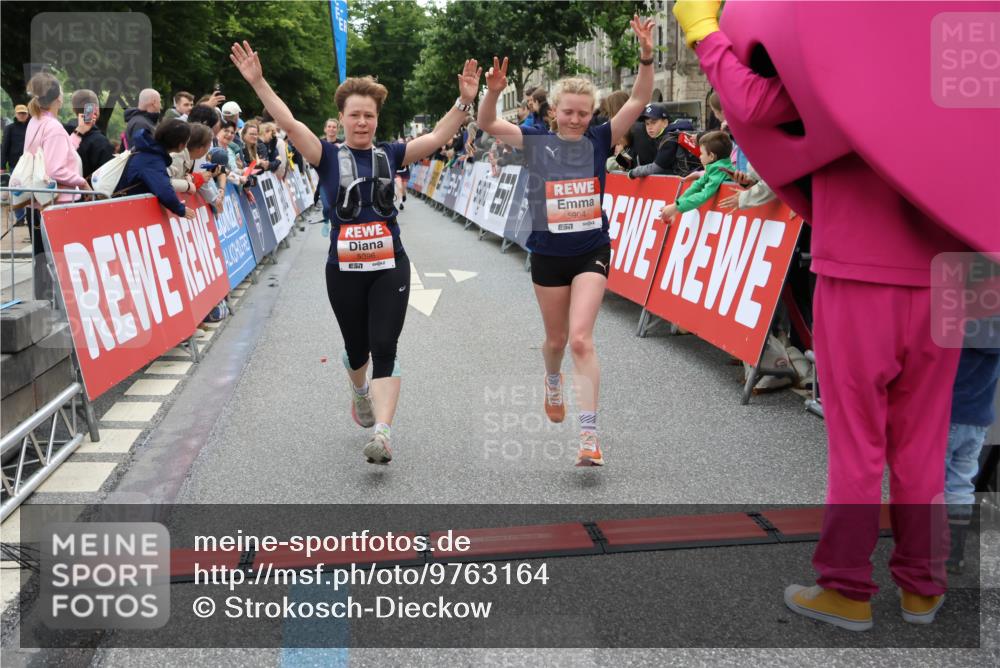14.06.2026 - REWE Women's Run Strokosch-Dieckow http://msf.ph/oto/9763164 14.06.2026 10:57:43 Ziel 5202, 5255, 5280, 5381, 5396, 5712, 5778, 5904, 5905, 5924 meine-sportfotos.de