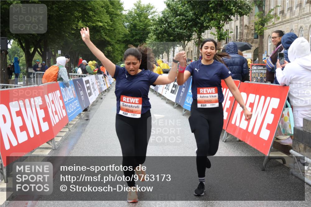 14.06.2026 - REWE Women's Run Strokosch-Dieckow http://msf.ph/oto/9763173 14.06.2026 11:12:11 Ziel 5159, 5215, 5362, 5400, 5401, 5922 meine-sportfotos.de