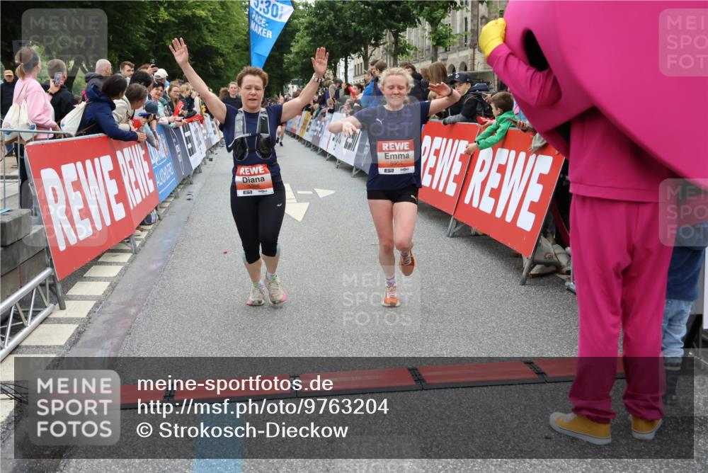 14.06.2026 - REWE Women's Run Strokosch-Dieckow http://msf.ph/oto/9763204 14.06.2026 10:57:43 Ziel 5202, 5255, 5280, 5381, 5396, 5712, 5778, 5904, 5905, 5924 meine-sportfotos.de