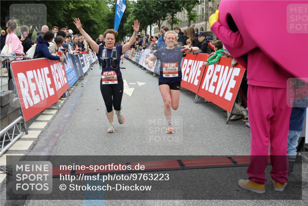 14.06.2026 - REWE Women's Run Strokosch-Dieckow http://msf.ph/oto/9763223 14.06.2026 10:57:43 Ziel 5202, 5255, 5280, 5381, 5396, 5712, 5778, 5904, 5905, 5924 meine-sportfotos.de