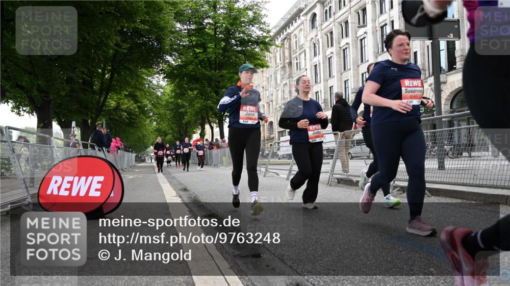 14.06.2026 - REWE Women's Run J. Mangold http://msf.ph/oto/9763248 14.06.2026 11:09:36 Ziel 5060, 5061, 5063, 5145, 5197, 5246, 5472, 5559, 5770, 5855, 5902, 5926 meine-sportfotos.de