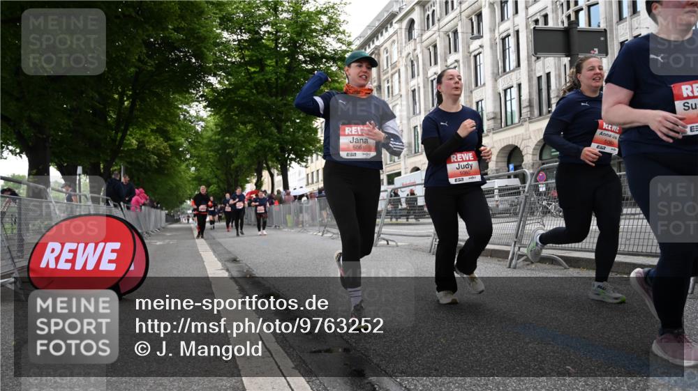 14.06.2026 - REWE Women's Run J. Mangold http://msf.ph/oto/9763252 14.06.2026 11:09:36 Ziel 5060, 5061, 5063, 5145, 5197, 5246, 5472, 5559, 5770, 5855, 5902, 5926 meine-sportfotos.de