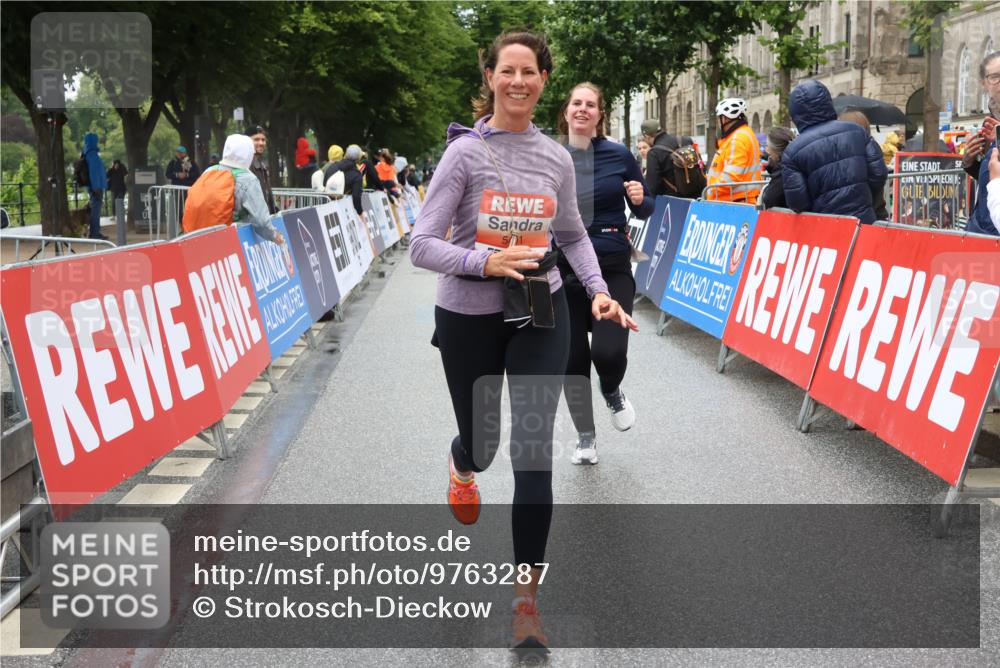 14.06.2026 - REWE Women's Run Strokosch-Dieckow http://msf.ph/oto/9763287 14.06.2026 11:12:08 Ziel 5215, 5265, 5362, 5400, 5401, 5730, 5922 meine-sportfotos.de