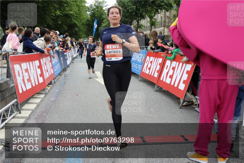 14.06.2026 - REWE Women's Run Strokosch-Dieckow http://msf.ph/oto/9763298 14.06.2026 10:57:41 Ziel 5202, 5255, 5280, 5381, 5396, 5499, 5712, 5778, 5904, 5924 meine-sportfotos.de