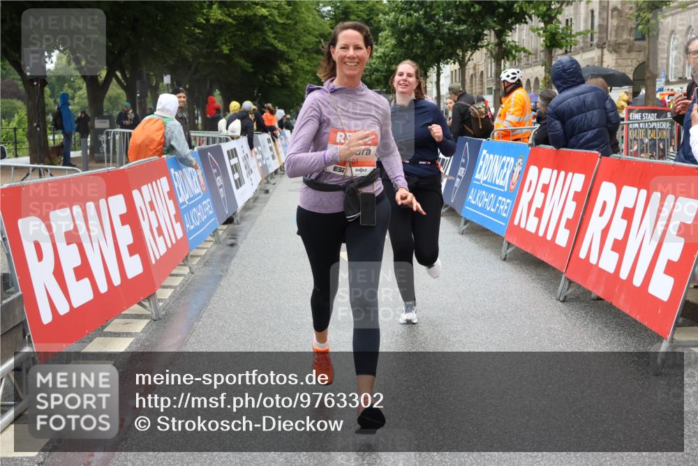 14.06.2026 - REWE Women's Run Strokosch-Dieckow http://msf.ph/oto/9763302 14.06.2026 11:12:08 Ziel 5215, 5265, 5362, 5400, 5401, 5730, 5922 meine-sportfotos.de
