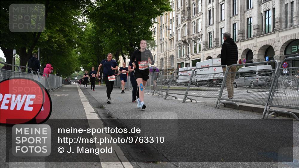 14.06.2026 - REWE Women's Run J. Mangold http://msf.ph/oto/9763310 14.06.2026 11:09:52 Ziel 5211, 5301, 5698 meine-sportfotos.de