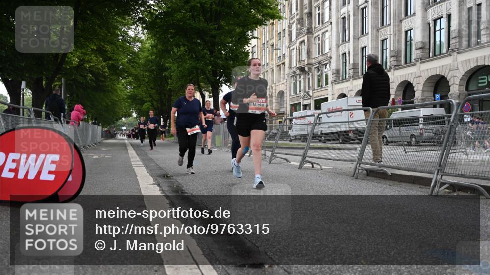 14.06.2026 - REWE Women's Run J. Mangold http://msf.ph/oto/9763315 14.06.2026 11:09:53 Ziel 5211, 5301, 5698 meine-sportfotos.de