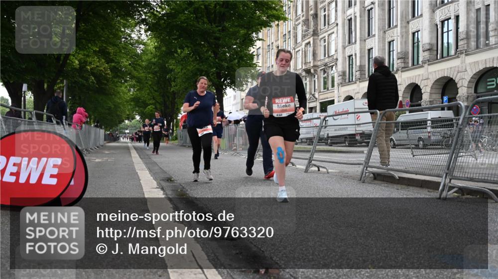 14.06.2026 - REWE Women's Run J. Mangold http://msf.ph/oto/9763320 14.06.2026 11:09:53 Ziel 5211, 5301, 5698 meine-sportfotos.de