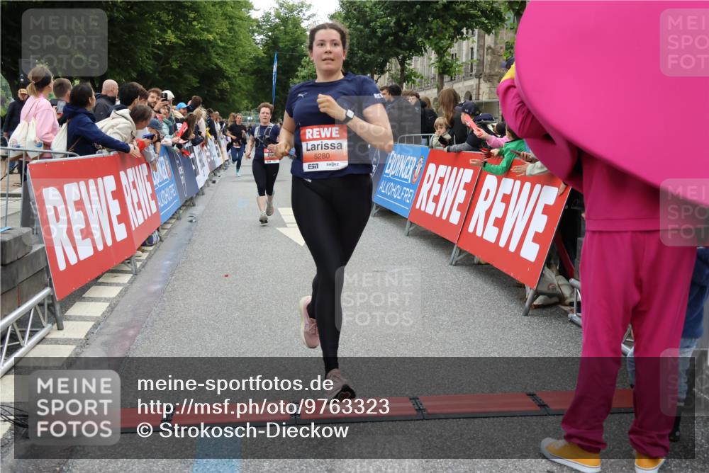 14.06.2026 - REWE Women's Run Strokosch-Dieckow http://msf.ph/oto/9763323 14.06.2026 10:57:41 Ziel 5202, 5255, 5280, 5381, 5396, 5499, 5712, 5778, 5904, 5924 meine-sportfotos.de