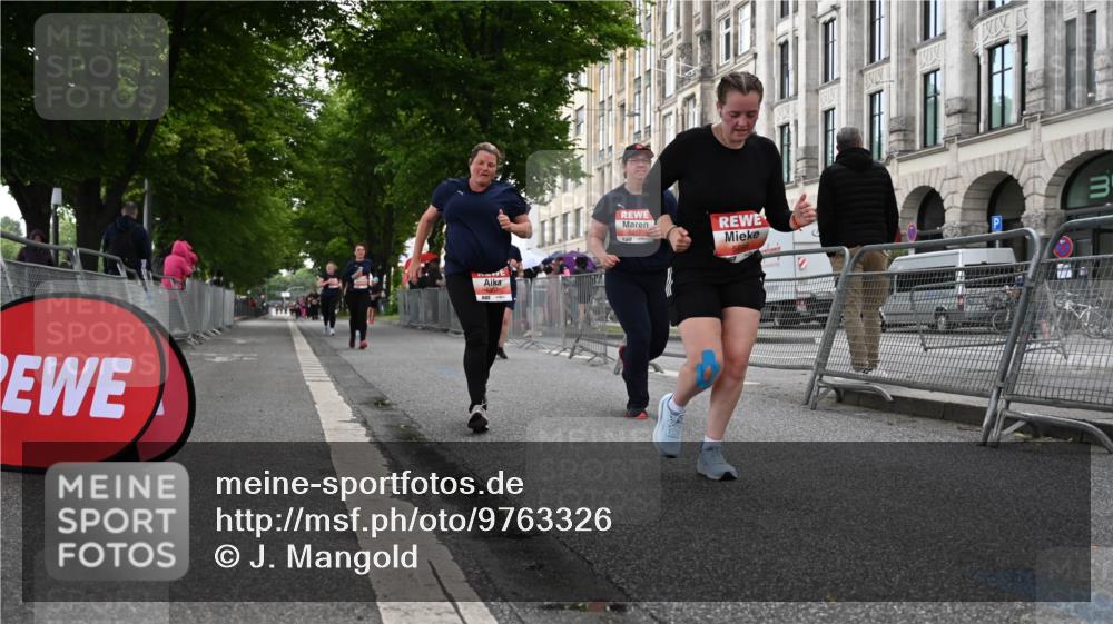14.06.2026 - REWE Women's Run J. Mangold http://msf.ph/oto/9763326 14.06.2026 11:09:54 Ziel 5211, 5240, 5301, 5698, 5961 meine-sportfotos.de