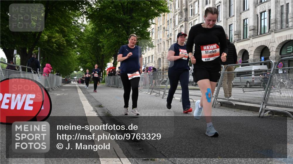 14.06.2026 - REWE Women's Run J. Mangold http://msf.ph/oto/9763329 14.06.2026 11:09:54 Ziel 5211, 5240, 5301, 5698, 5961 meine-sportfotos.de