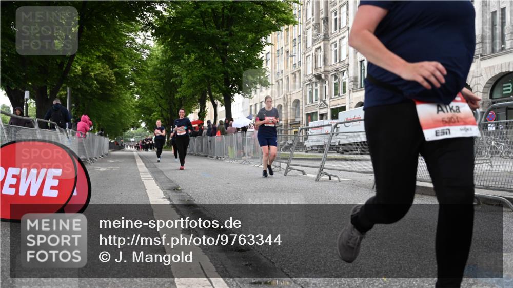 14.06.2026 - REWE Women's Run J. Mangold http://msf.ph/oto/9763344 14.06.2026 11:09:56 Ziel 5211, 5240, 5301, 5698, 5787, 5788, 5961 meine-sportfotos.de
