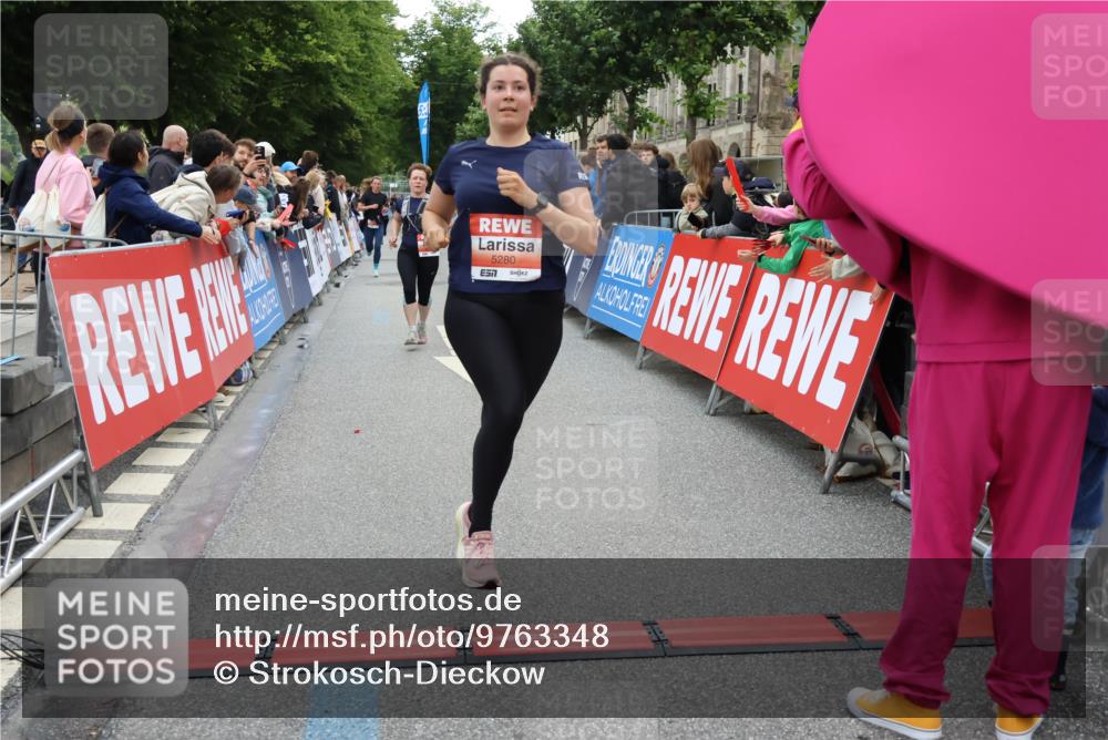 14.06.2026 - REWE Women's Run Strokosch-Dieckow http://msf.ph/oto/9763348 14.06.2026 10:57:41 Ziel 5202, 5255, 5280, 5381, 5396, 5499, 5712, 5778, 5904, 5924 meine-sportfotos.de