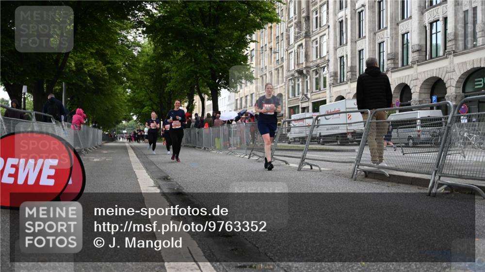 14.06.2026 - REWE Women's Run J. Mangold http://msf.ph/oto/9763352 14.06.2026 11:09:56 Ziel 5211, 5240, 5301, 5698, 5787, 5788, 5961 meine-sportfotos.de
