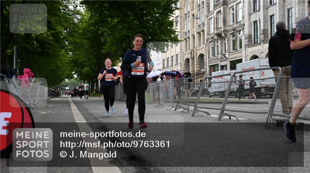 14.06.2026 - REWE Women's Run J. Mangold http://msf.ph/oto/9763361 14.06.2026 11:09:59 Ziel 5211, 5240, 5301, 5787, 5788, 5961 meine-sportfotos.de