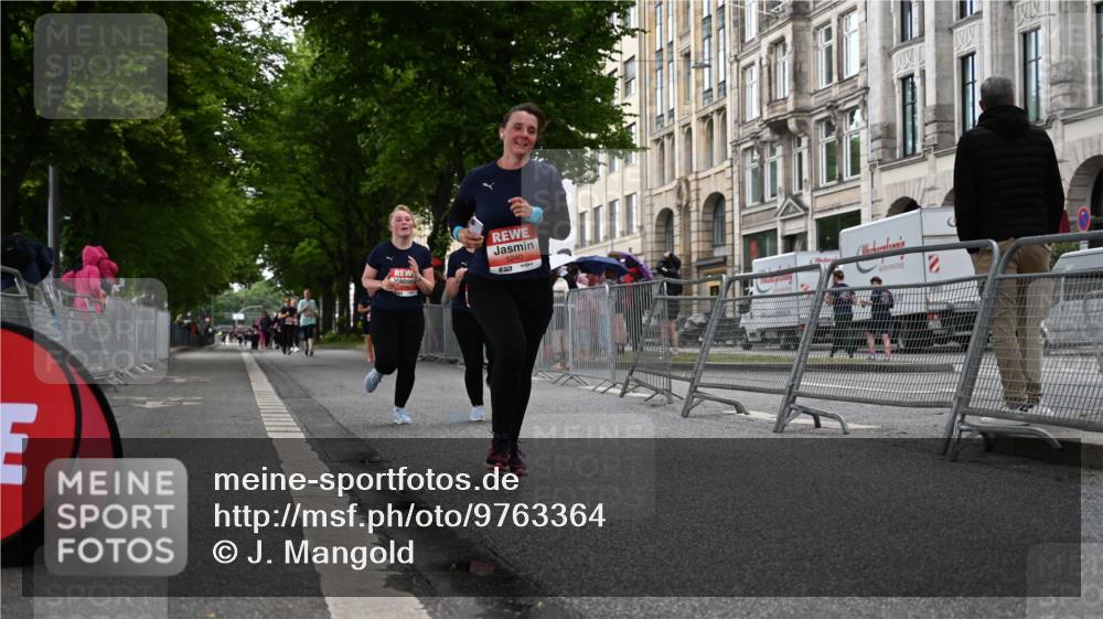14.06.2026 - REWE Women's Run J. Mangold http://msf.ph/oto/9763364 14.06.2026 11:09:59 Ziel 5211, 5240, 5301, 5787, 5788, 5961 meine-sportfotos.de