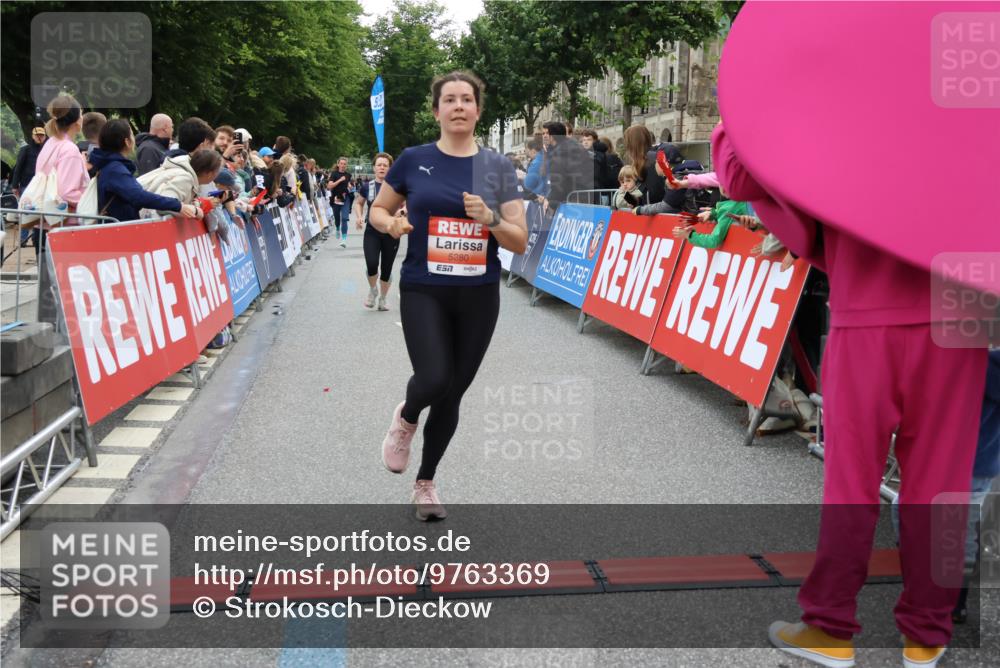 14.06.2026 - REWE Women's Run Strokosch-Dieckow http://msf.ph/oto/9763369 14.06.2026 10:57:41 Ziel 5202, 5255, 5280, 5381, 5396, 5499, 5712, 5778, 5904, 5924 meine-sportfotos.de